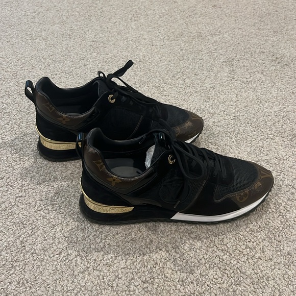 Louis Vuitton Run Away monogram sneaker runner - Picture 4 of 13